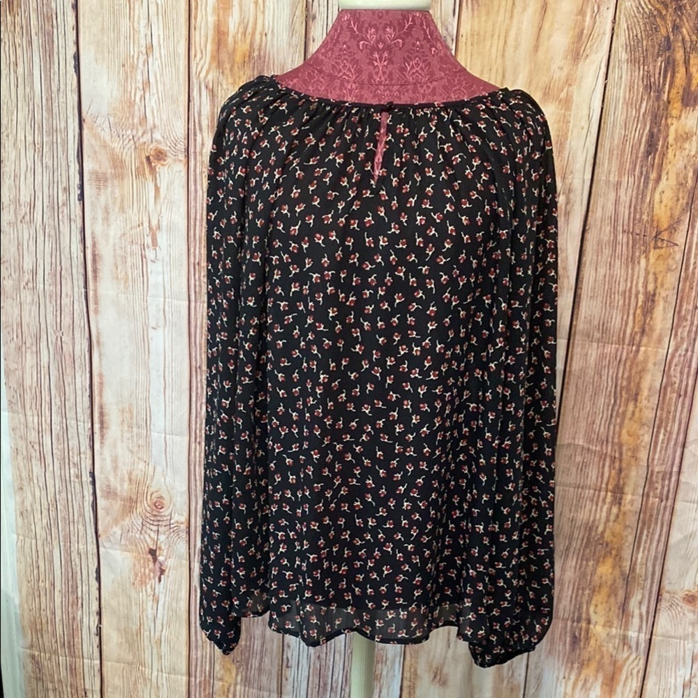 Chaps Women’s Large Black and Red Tunic with Floral Designed